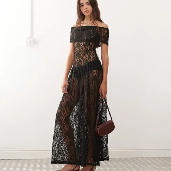 Lioness lace maxi dress - Picture 2 of 6